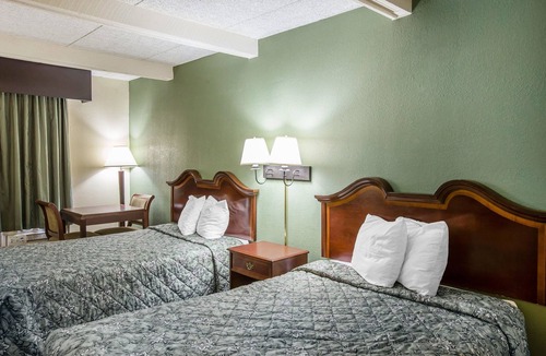 Laurens Hotel | Rodeway Inn Laurens