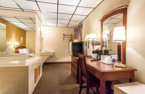 Sandusky Hotel | Rodeway Inn Sandusky North