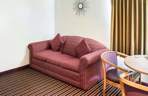 Austin Hotel | Rodeway Inn & Suites Austin I-90