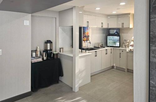 Kamloops Hotel | Rodeway Inn & Suites