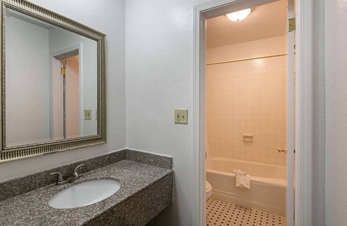 Enterprise Hotel | Rodeway Inn & Suites Enterprise