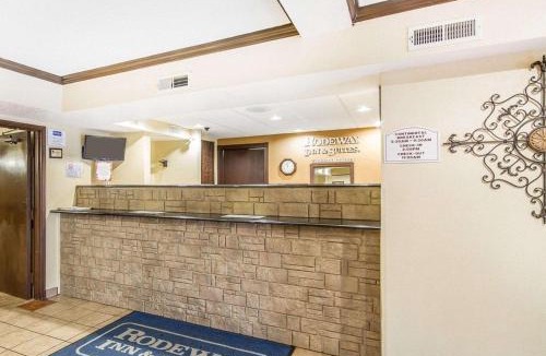 Madison Hotel | Rodeway Inn & Suites Madison East