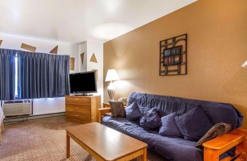 Madison Hotel | Rodeway Inn & Suites Madison East