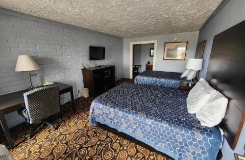 Carthage Hotel | Rodeway Inn