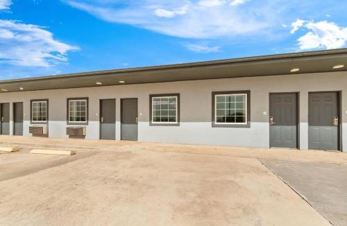 Dilley Hotel | Rodeway Inn