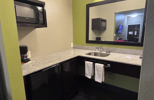 Dilley Hotel | Rodeway Inn