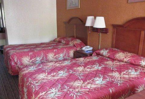 Forsyth Hotel | Rodeway Inn