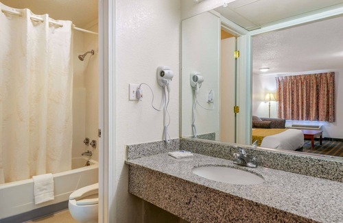 Hilliard Hotel | Rodeway Inn