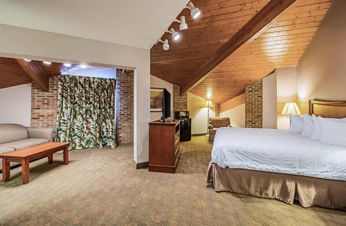 Huntington Hotel | Rodeway Inn