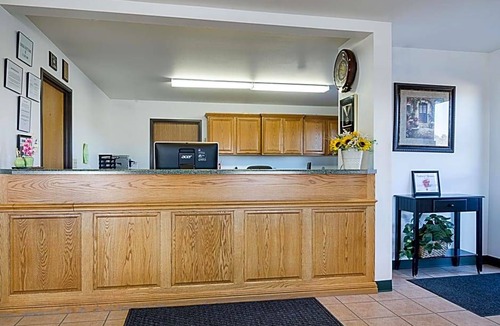 Larned Hotel | Rodeway Inn