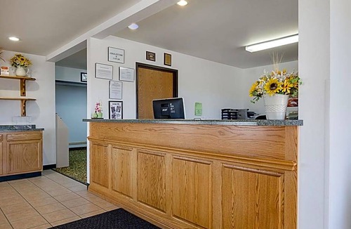 Larned Hotel | Rodeway Inn