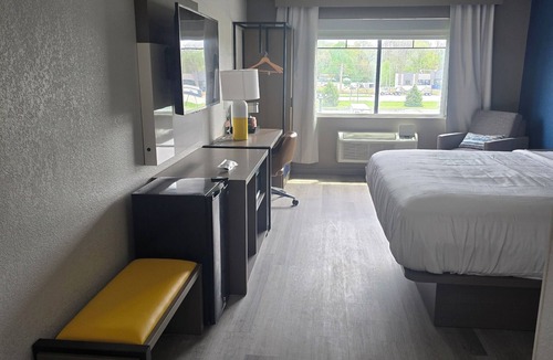 Portage Hotel | Rodeway Inn
