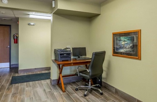 Rhinelander Hotel | Rodeway Inn