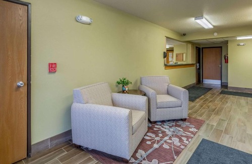 Rhinelander Hotel | Rodeway Inn