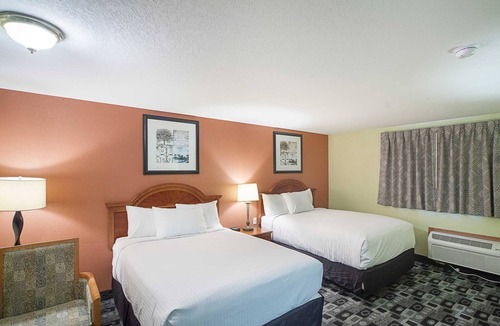 Wauseon Hotel | Rodeway Inn Wauseon