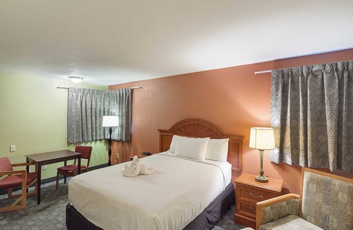 Wauseon Hotel | Rodeway Inn Wauseon