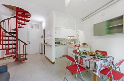 Ispra Apartment | Rododendro Rosso - Happy Rentals