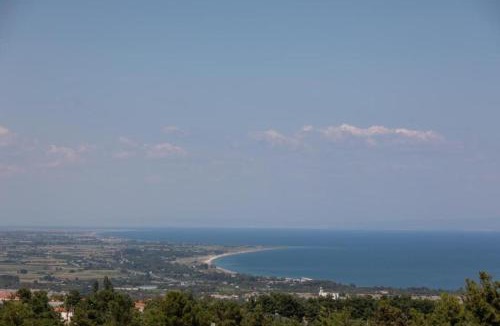 Litochoro Villa | Rodon Apartment with Great View, Sauna and Jacuzzi