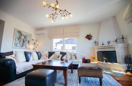 Litochoro Villa | Rodon Apartment with Great View, Sauna and Jacuzzi