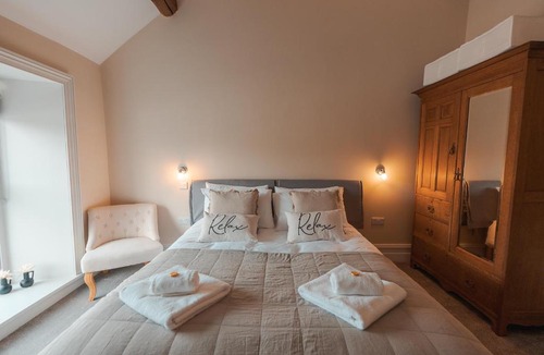 High Peak Apartment | Roger Suite