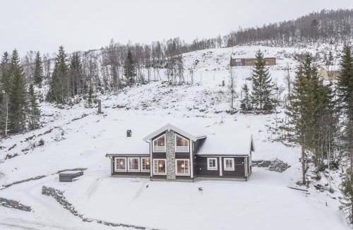 Sogndal House | Rolfhytta - Fosskamben 19