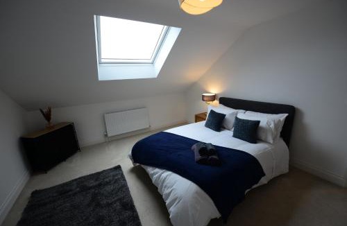 Redlynch House | Rollestone New Forest (HOT TUB)