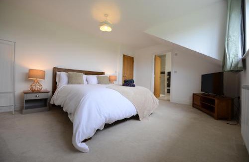 Redlynch House | Rollestone New Forest (HOT TUB)