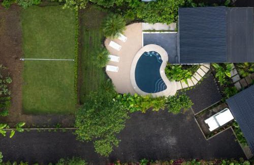La Fortuna House | Rolling Green Oasis