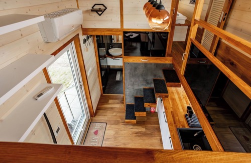Arbshagen RV Rental | Rolling Tiny House - C232 Peregrine Falcon