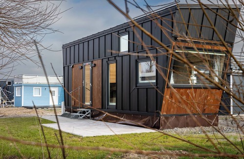 Arbshagen RV Rental | Rolling Tiny House - C232 Peregrine Falcon