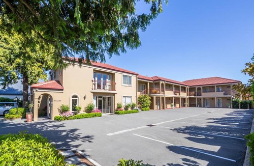 Riccarton Hotel | Roma On Riccarton Motel