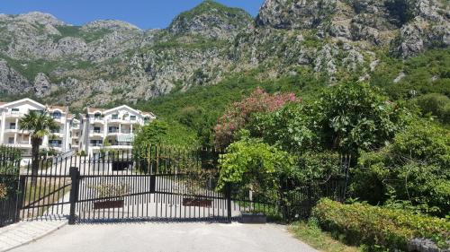 Risan Apartment | Roman Gardens Studio Apartment