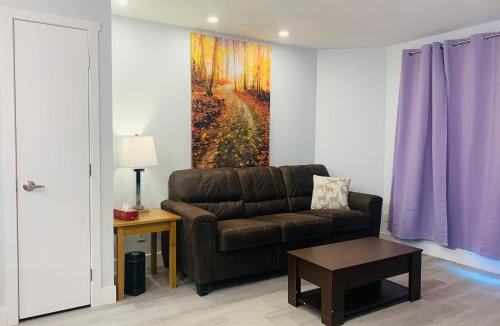 Canmore Apartment | Romantic 1-Bedroom Serviced Apartment Kitchen & AC 143