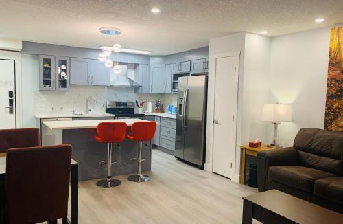 Canmore Apartment | Romantic 1-Bedroom Serviced Apartment Kitchen & AC 143