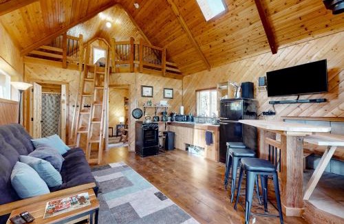 Toledo House | Romantic 15-Acre Hideout Near Foster Creek!