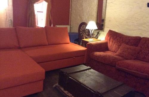 Dinan House | Romantic 400yr old Cottage
