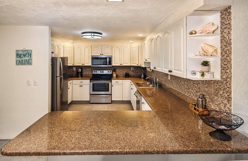 Colonia Andres Condo | Romantic 7th-Floor Oceanfront Escape: 2BR/2BA, Dive Pier & Views!