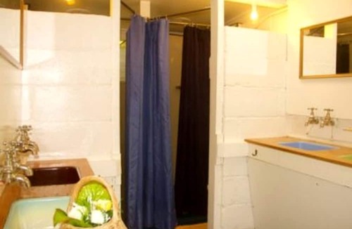 Manapouri Cabin | Romantic Accommodation with Shared Facilities on the Waiau River, New Zealand