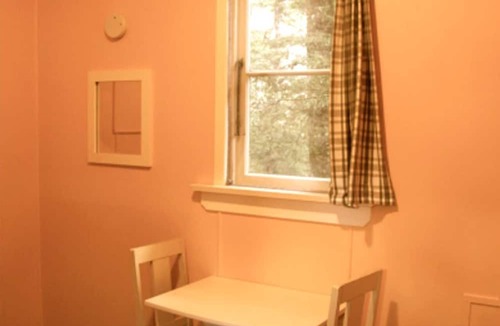 Manapouri Cabin | Romantic Accommodation with Shared Facilities on the Waiau River, New Zealand