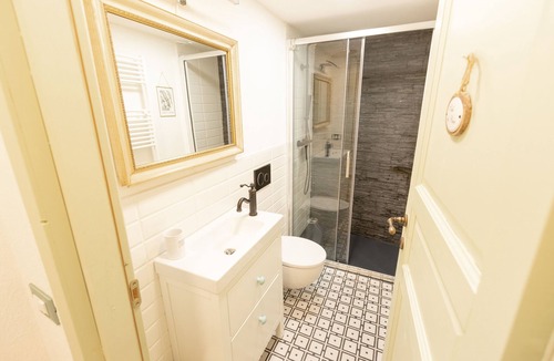 Trarego House | Romantic and cuddly double room with fireplace-library and giant shower.