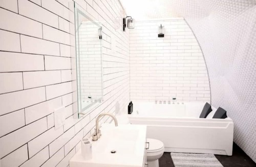 Eureka Springs Cabin | Romantic and Luxurious Glamping Dome in Eureka Springs, Equipped with an Indoor Hot Tub Perfect for a Weekend of Relaxation
