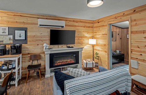 Eureka Springs Cabin | Romantic and Secluded Log Cabin with Private Hot Tub in Eureka Springs, Arkansas