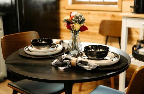 Eureka Springs House | Romantic and Secluded Log Cabin with Private Hot Tub in Eureka Springs, Arkansas