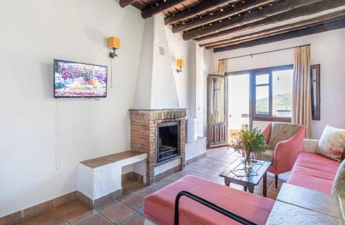 Busquistar Apartment | Romantic apartment in Granada with shared pool