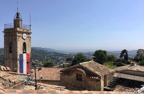 Mougins Town Centre Apartment | Romantic Apartment with Private Roof Terrace