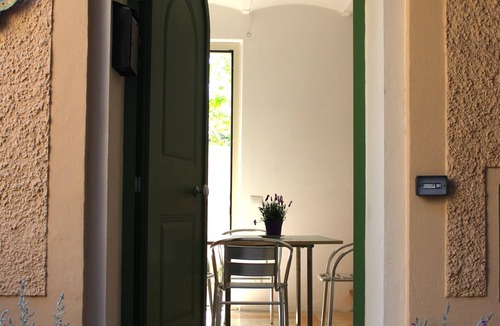 Santa Maria degli Angeli House | Romantic apartment with courtyard