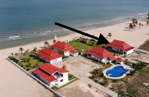 Huai Yang Apartment | Romantic Beachside Retreat with Breathtaking Views