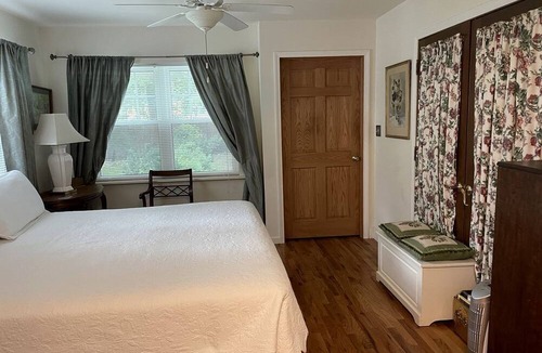 Elkhorn House | Romantic Bed and Breakfast Getaway with an Indoor Pool near Lake Geneva, Wisconsin