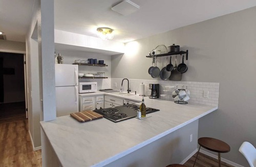 Chelan Condo | Romantic Boutique Getaway with Modern Remodel.