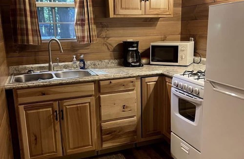 Clarington Cabin | Romantic Cabin Escapes to this Charming Cook Forest Rental with Private Hot Tub